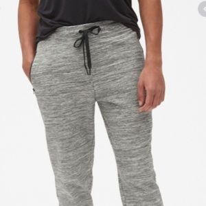 gapfit all elements fleece joggers